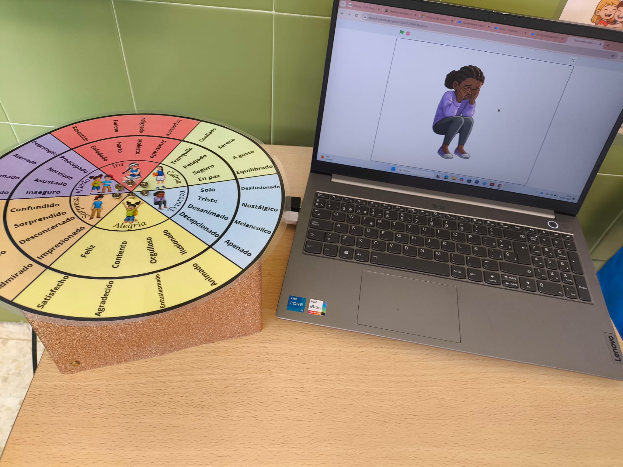 rueda de las emociones programada con scratch y makey makey